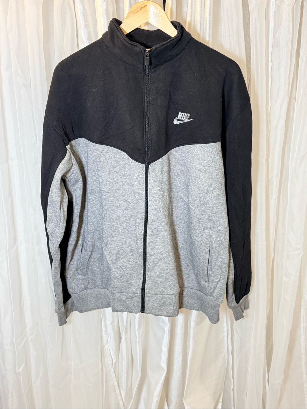 Nike Men’s Black and Gray Colorblock Full-Zip Windbreaker Jacket